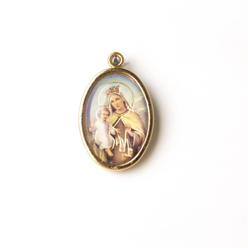 Medaglia ovale dorata della Madonna del Carmelo Medaglia ovale dorata della Madonna del Carmelo