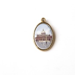 Medaglia ovale dorata della Basilica di San Pietro