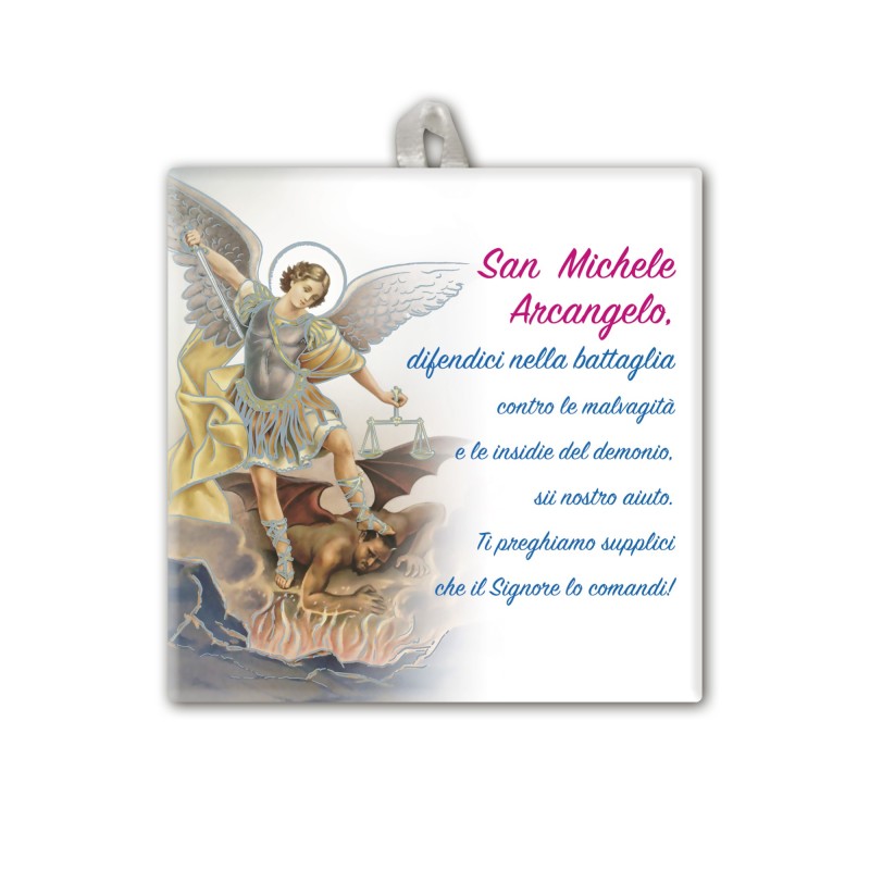 Piastrella di San Michele Arcangelo 10 x 10 cm con occhiello in raso Piastrella di San Michele Arcangelo 10 x 10 cm con occhiello in raso