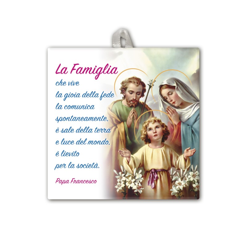 Piastrella della Sacra Famiglia 10 x 10 cm con occhiello in raso Piastrella della Sacra Famiglia 10 x 10 cm con occhiello in raso