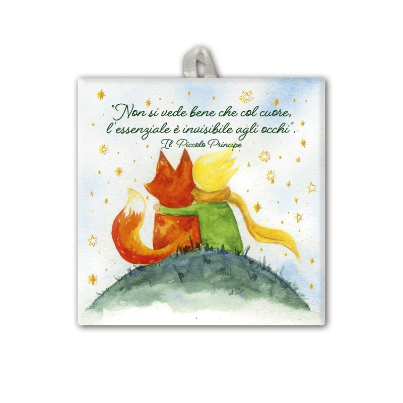 Piastrella con frase Piccolo Principe 10 x 10 cm con occhiello in raso Piastrella con frase Piccolo Principe 10 x 10 cm con occhiello in raso